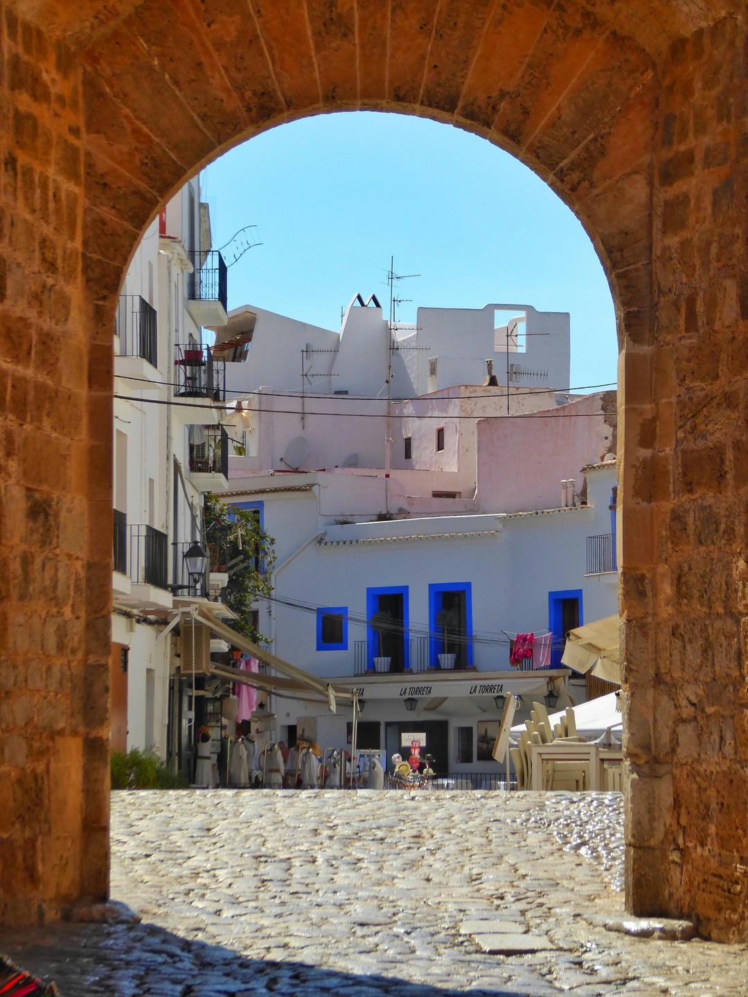 Арка ворот Dalt Vila